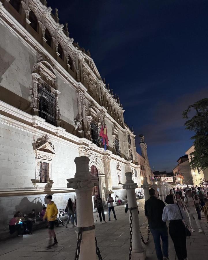Sonar En La Plaza Cervantes 3 Alcalá de Henares Kültér fotó