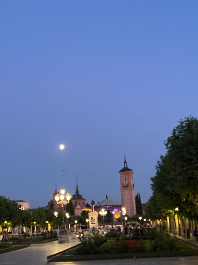 Sonar En La Plaza Cervantes 3 Alcalá de Henares Kültér fotó