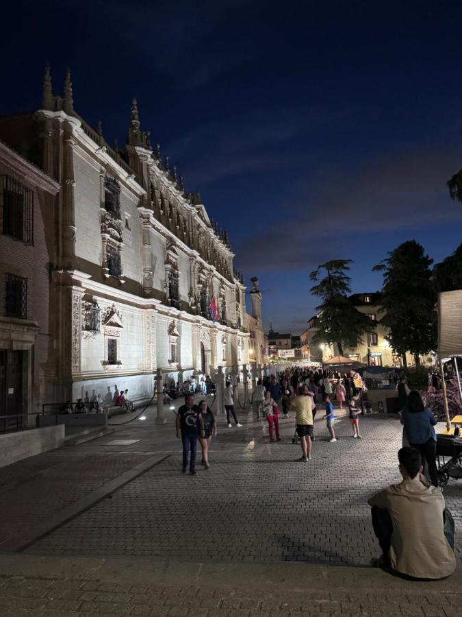 Sonar En La Plaza Cervantes 3 Alcalá de Henares Kültér fotó