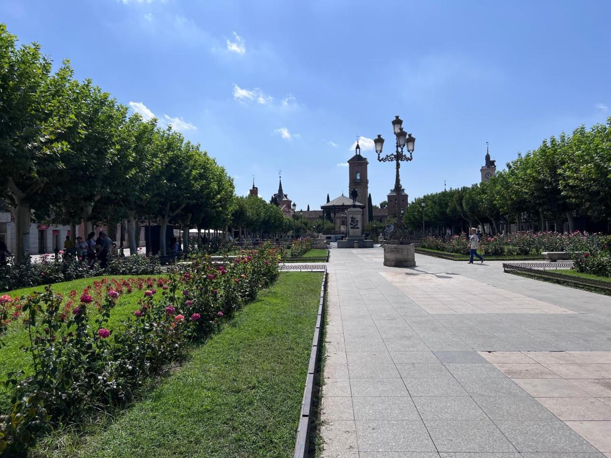 Sonar En La Plaza Cervantes 3 Alcalá de Henares Kültér fotó